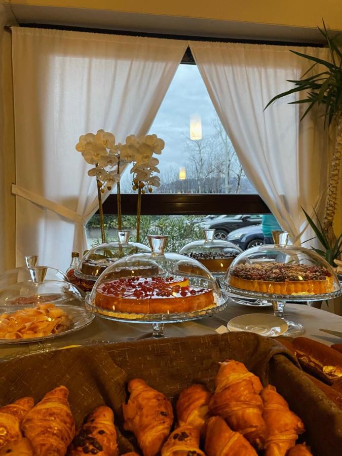 Отель Il Vecchio Borgo Relais Комо Экстерьер фото